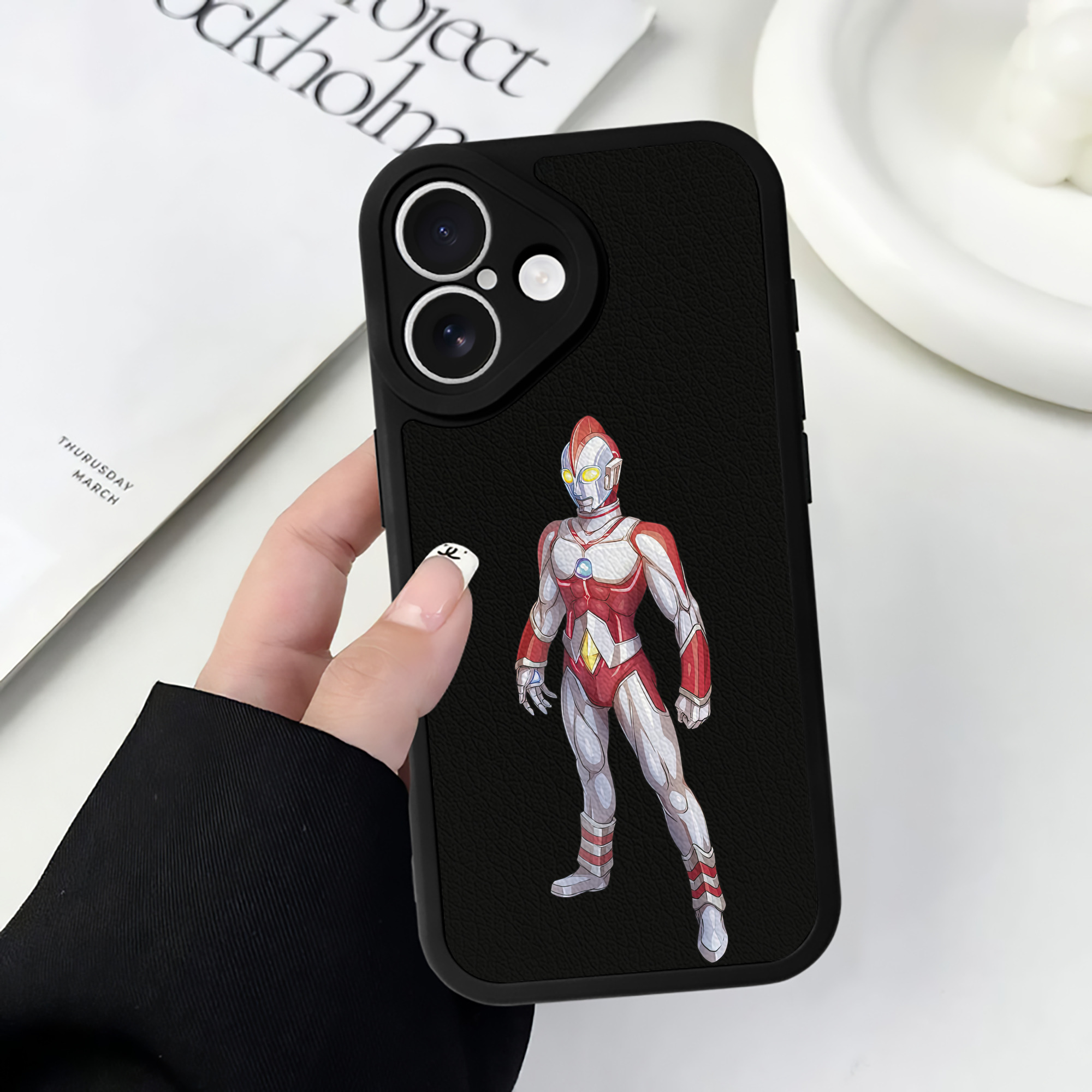 （画像用） ウルトラマン Ultraman 【iPhone 16シリーズ対応】シリコンスマホケース（レザー調） 材質：シリコン